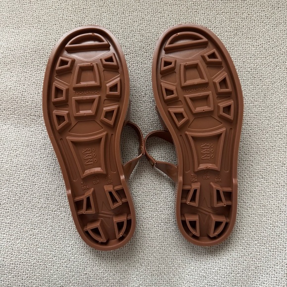 NWOT Tuckernuck Cognac Riley Jelly Sandals - Picture 7 of 7